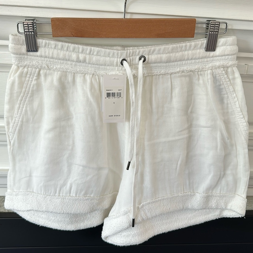 New Splendid women white lounge short, size small